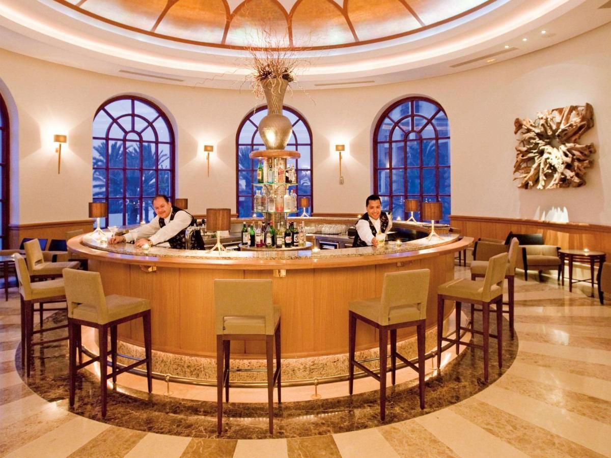Moevenpick Resort & Marine Spa Susa Esterno foto The bar at the lobby
