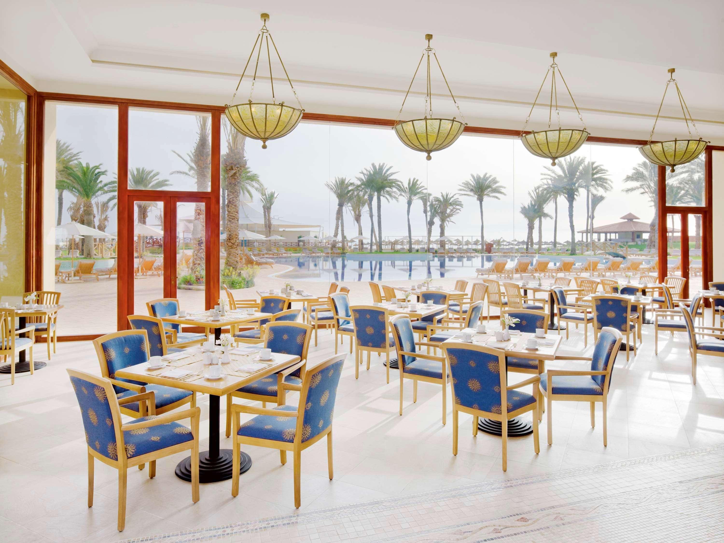 Moevenpick Resort & Marine Spa Susa Esterno foto The restaurant