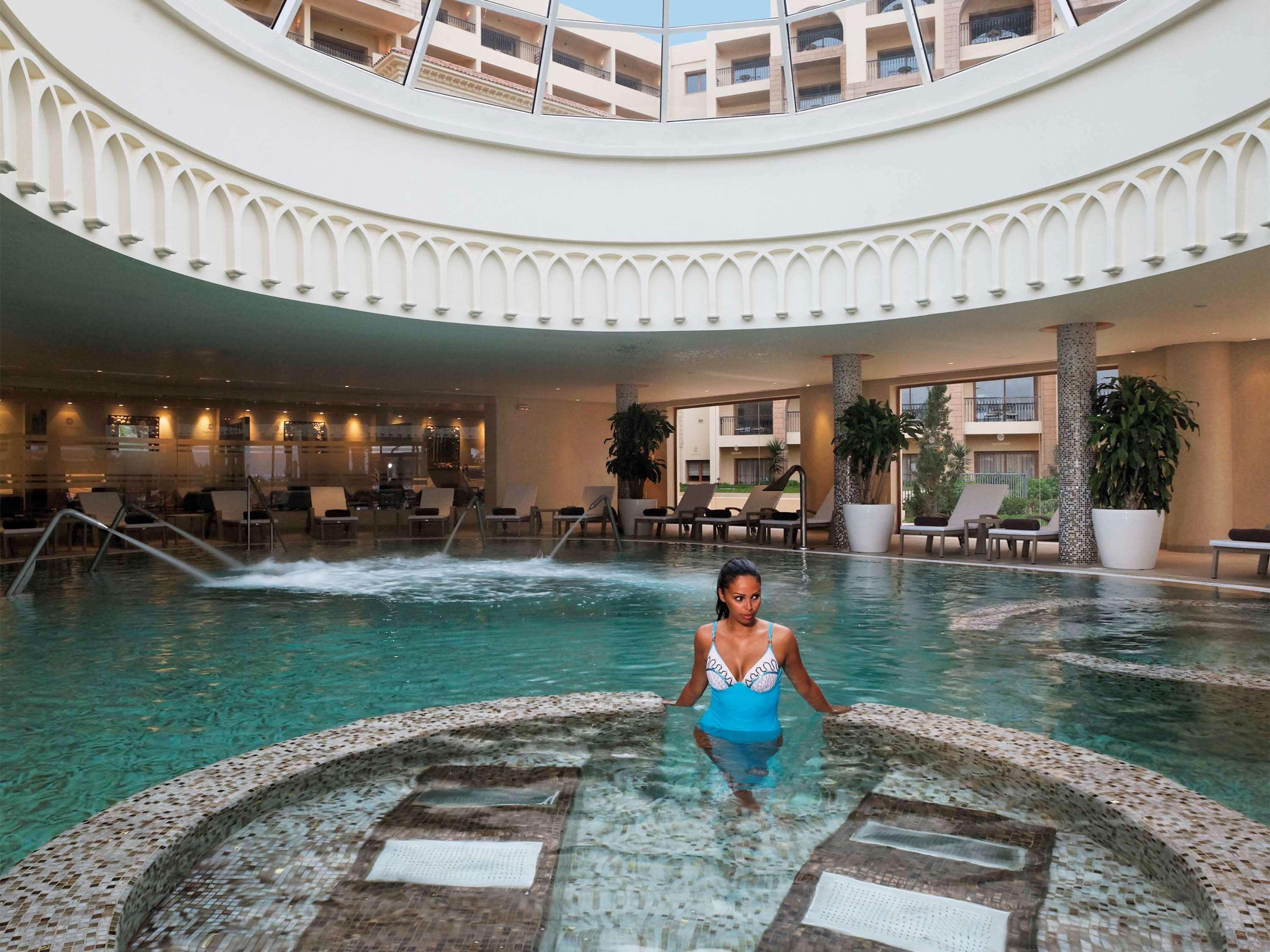 Moevenpick Resort & Marine Spa Susa Esterno foto The pool at the Hilton Mauritius Resort