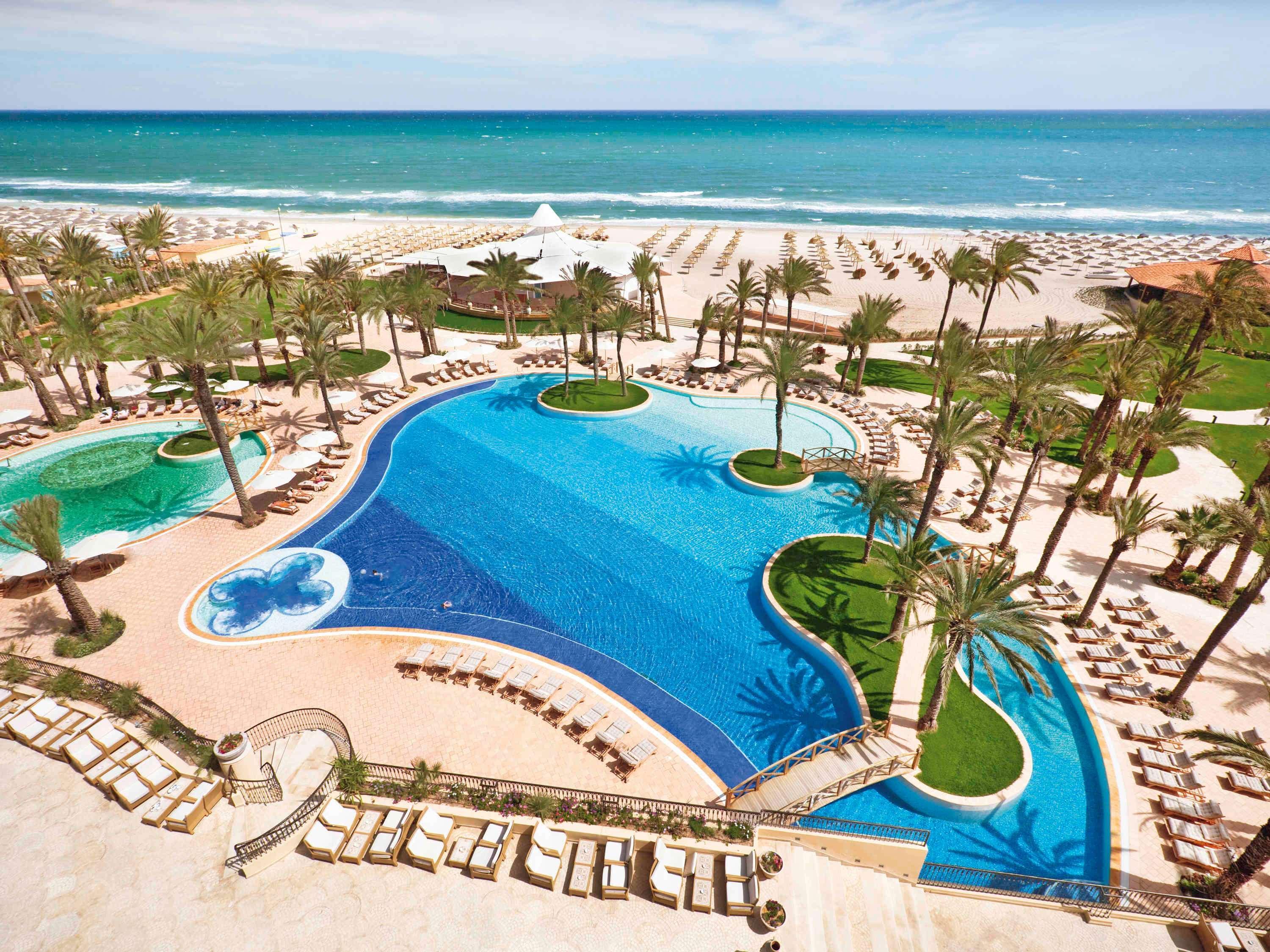 Moevenpick Resort & Marine Spa Susa Esterno foto The swimming pool at the Royal Mirage
