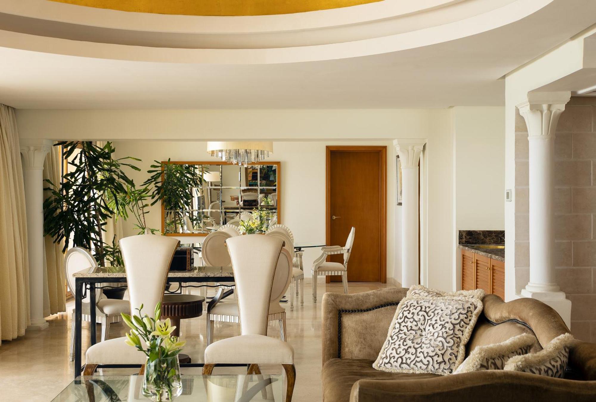 Moevenpick Resort & Marine Spa Susa Esterno foto The interior of a suite at the Four Seasons Hotel, London