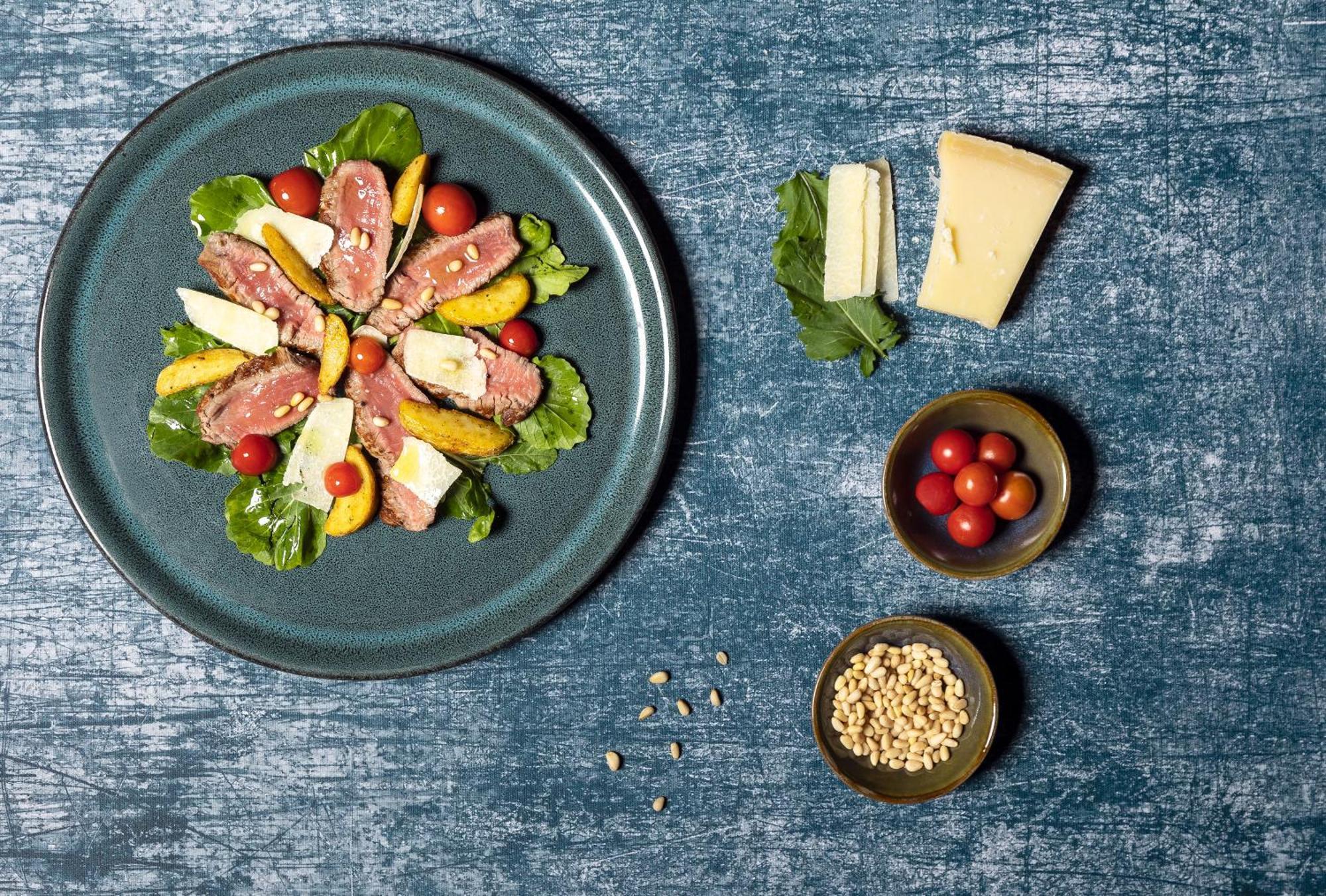Moevenpick Resort & Marine Spa Susa Esterno foto A salad with ingredients