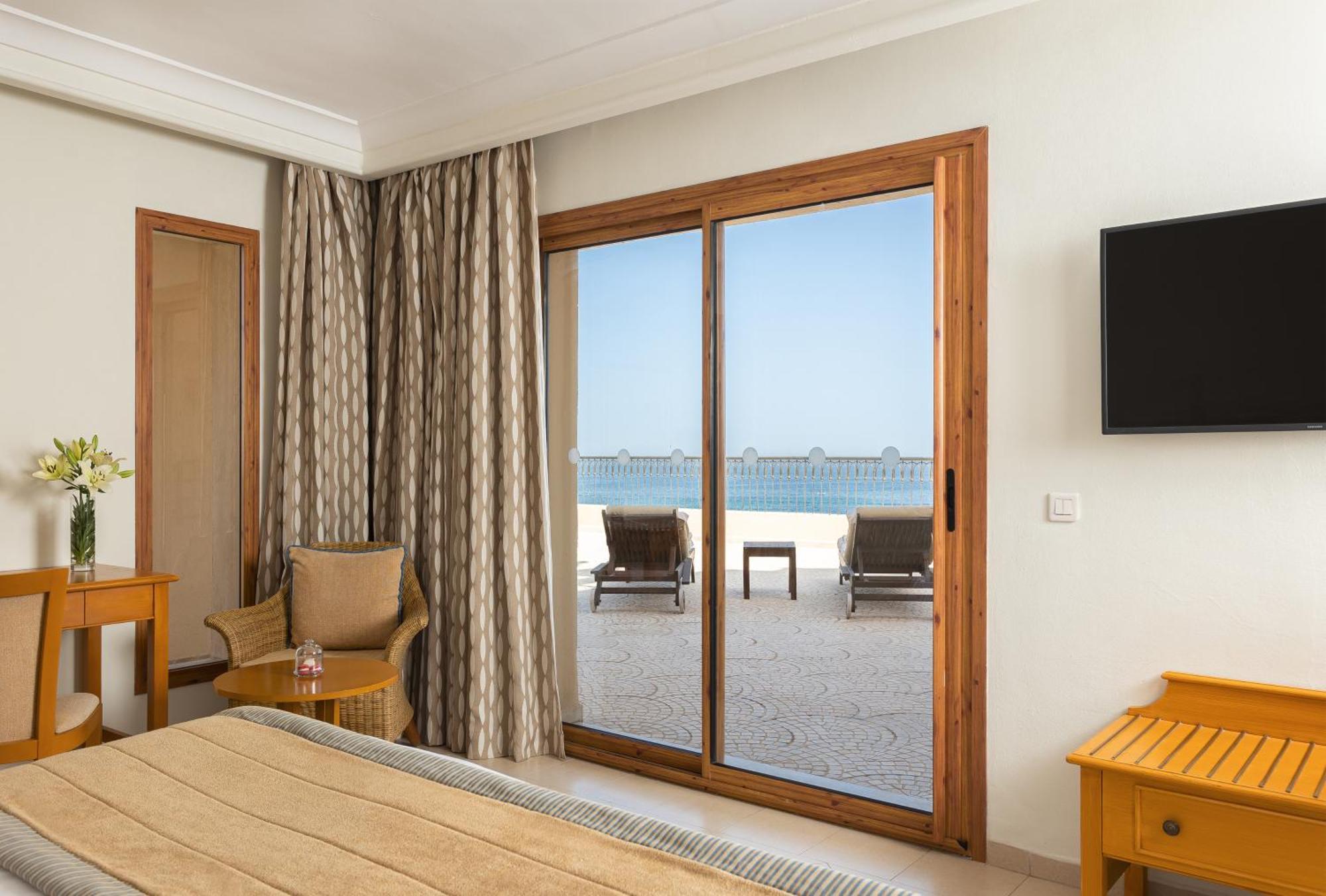 Moevenpick Resort & Marine Spa Susa Esterno foto A sliding door