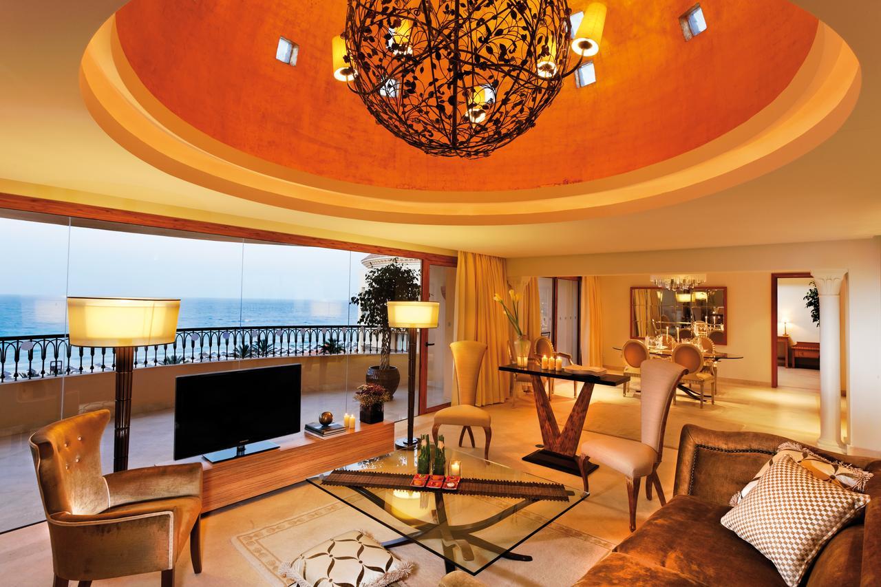Moevenpick Resort & Marine Spa Susa Esterno foto A suite at the Atlantis Paradise Island