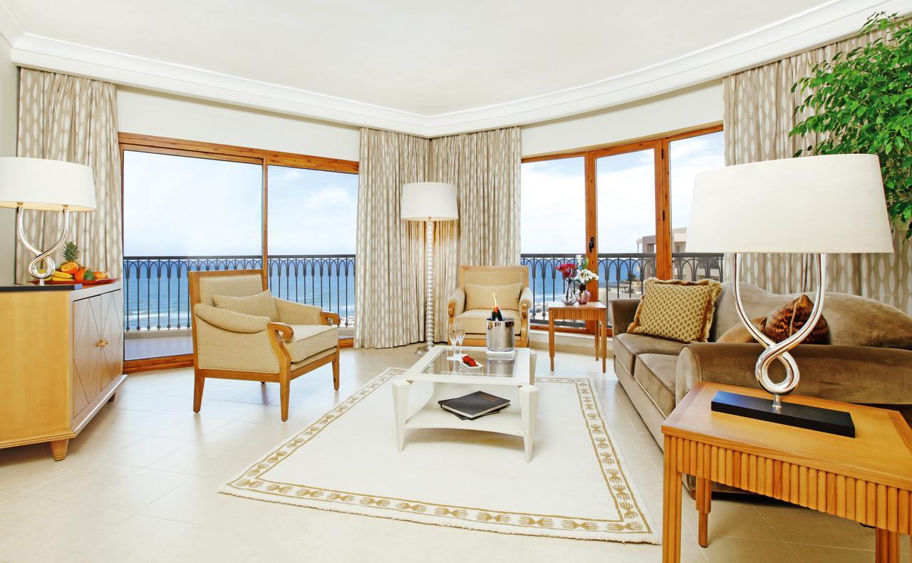 Moevenpick Resort & Marine Spa Susa Esterno foto A living room at the Four Seasons Hotel